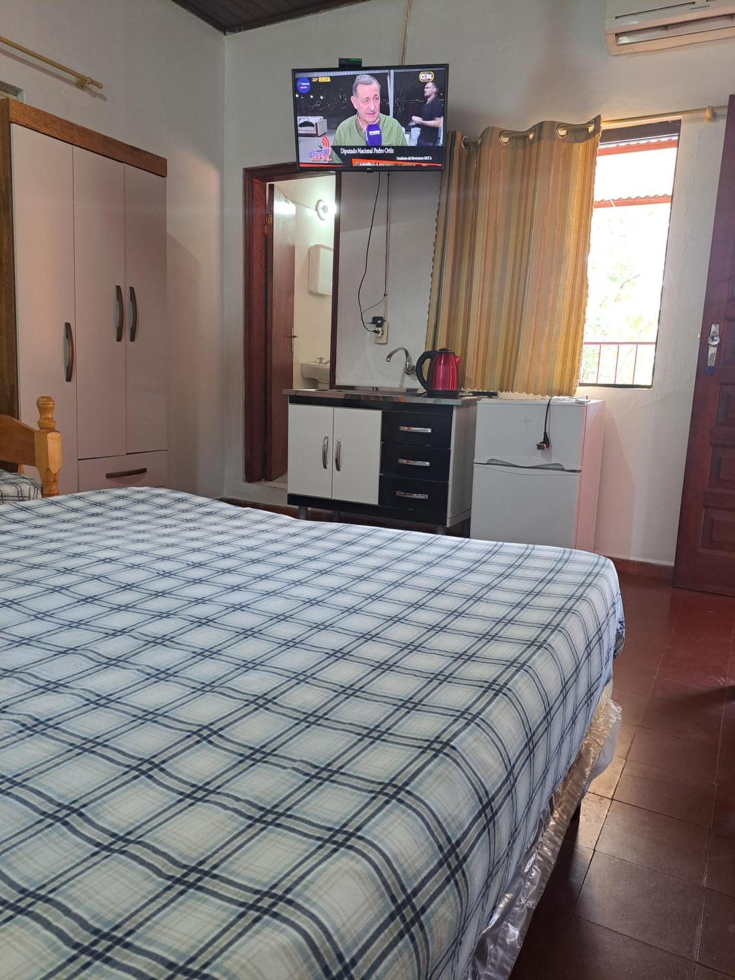 Hummingbird Hostel Ciudad del Este Bagian luar foto